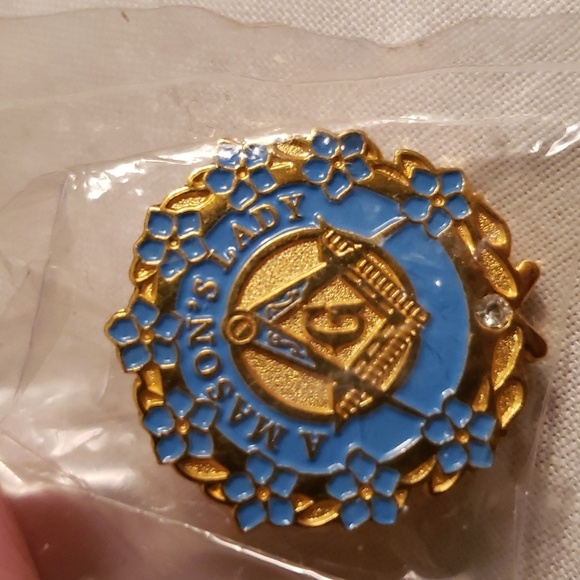 Mason's Lady pin - Picture 1 of 2